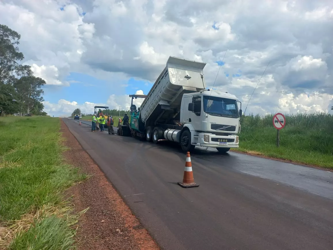 Obra de pavimentação de rodovia vicinal